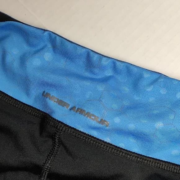 Women's M Capri Under Armour Heat Gear Fitted Leggings - Picture 4 of 4